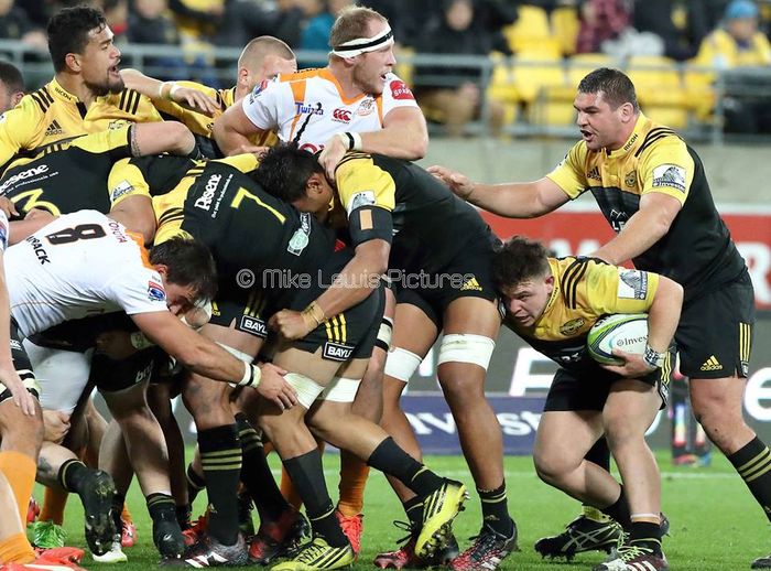 Aisle be back: Hurricanes v Bulls